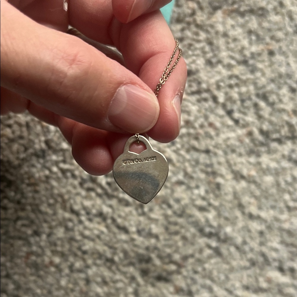 Tiffany & Co. Silver Heart Pendant - small mark on bottom right corner of box - Picture 3 of 3